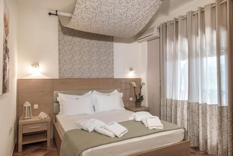 Double Room with Sea View image 1