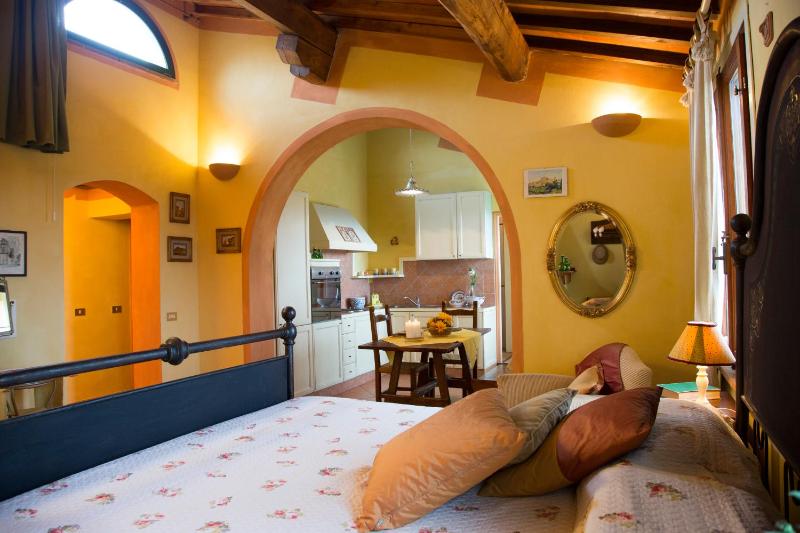 One-Bedroom Apartment image 4