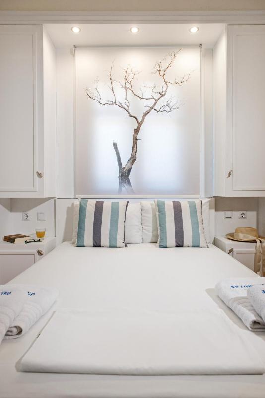 Small Double Room image 4
