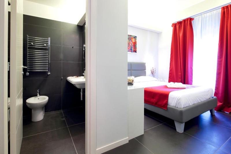 NearHome Smart Suites Guest House - image 13