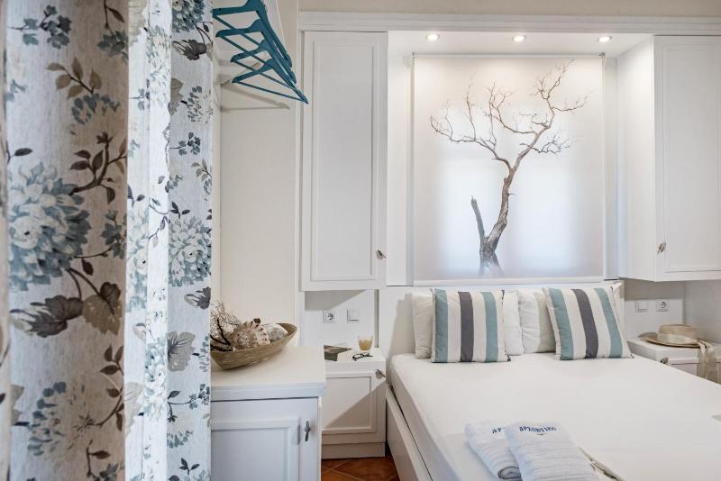 Small Double Room image 1