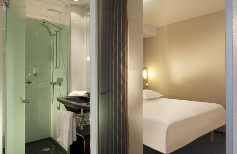 Twin Room image 3