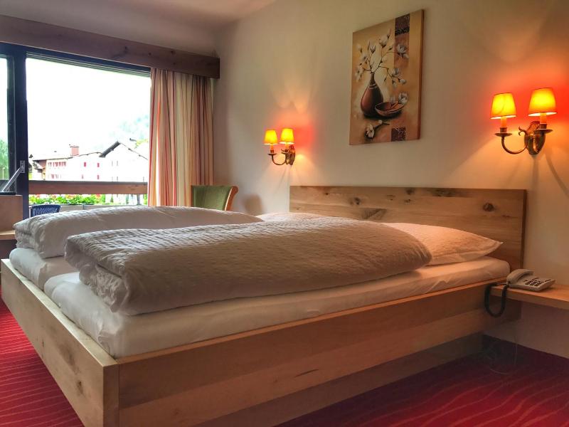 Double Room with Balcony image 4