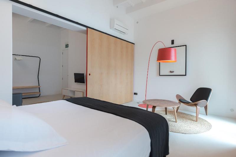 Sodium Boutique Hotel - image 26
