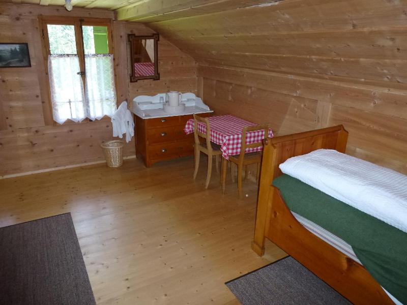 Triple Room with Shared Bathroom image 3