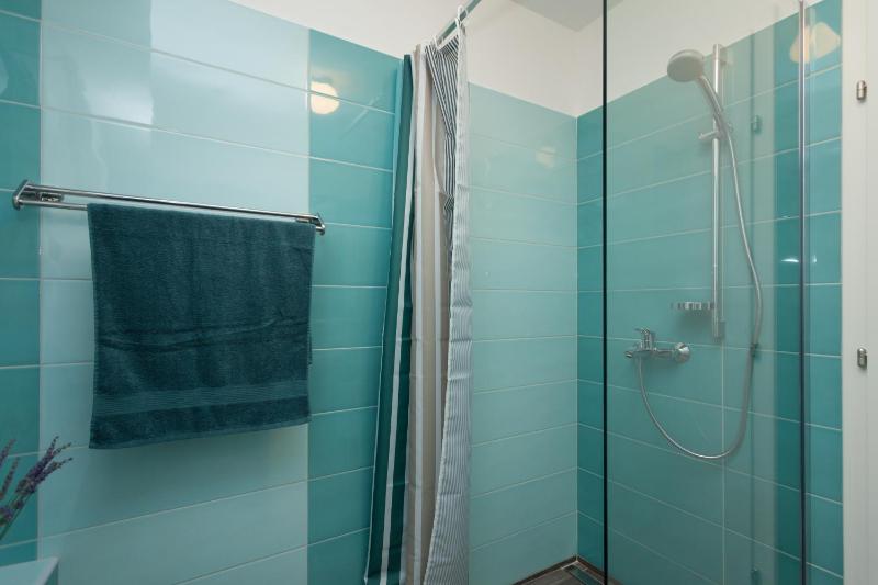 Standard Queen Room image 4
