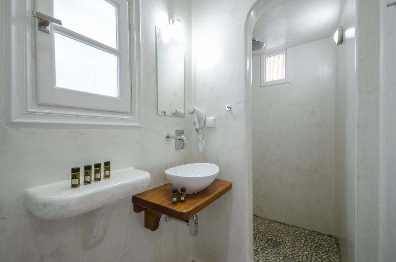Double or Twin Room with Sea View image 2