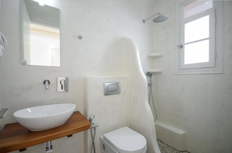 Double or Twin Room with Sea View image 3