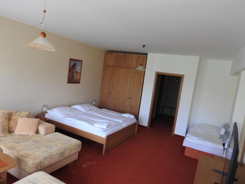 Quadruple Room image 4