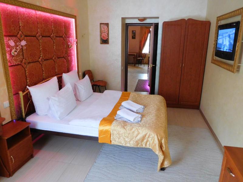 Deluxe Apartment image 2