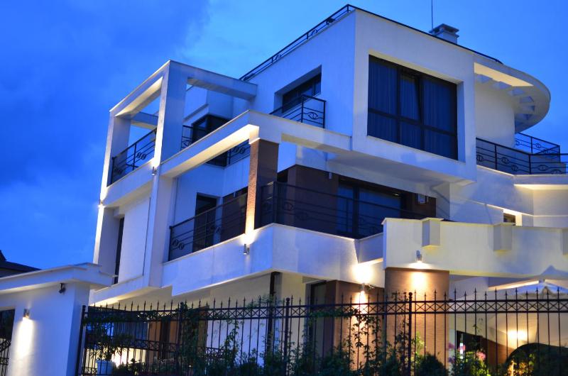 Luxury House on Buzhaka - image 25