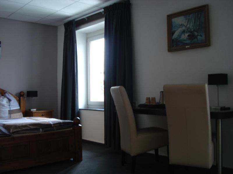 Comfort Single Room image 4