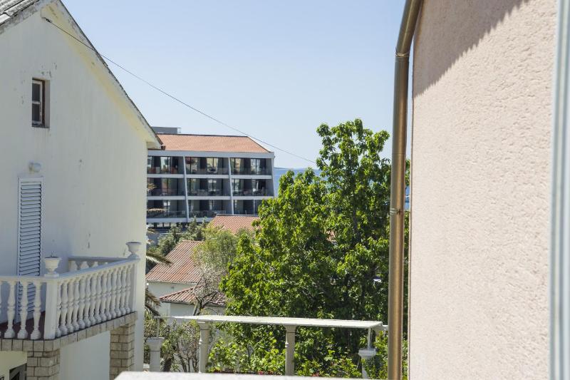 Triple Room with Balcony image 2