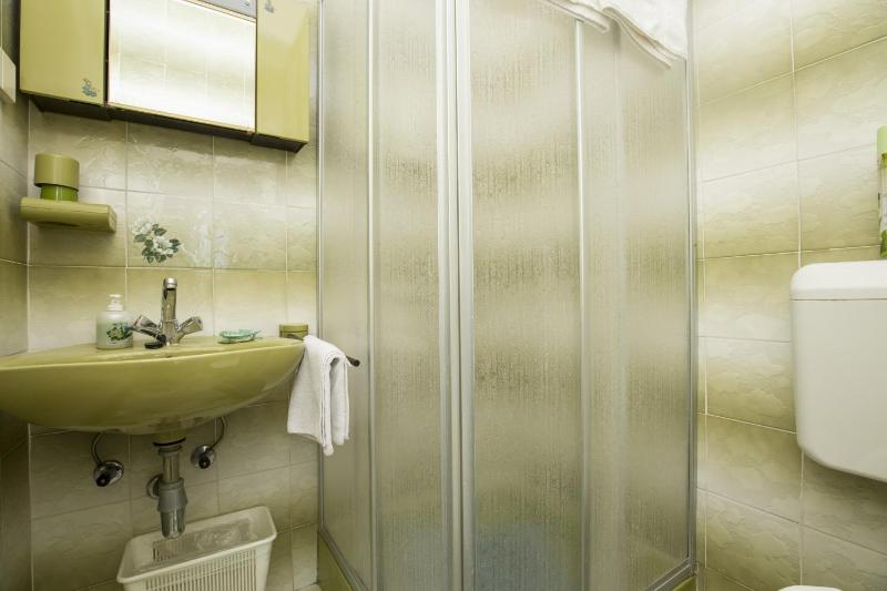 Triple Room with Balcony image 4