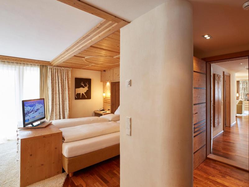 Superior Double Room image 3