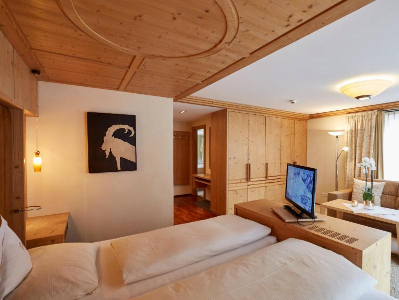 Superior Double Room image 4