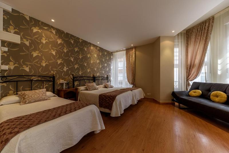 Quadruple Room image 4