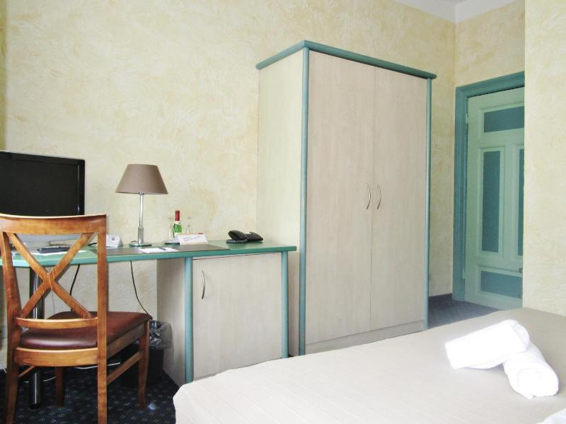 Standard Double Room image 2