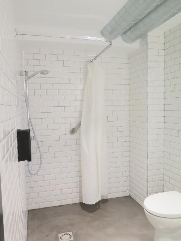 Bed in 6-Bed Mixed Dormitory Room with Shared Bathroom image 4