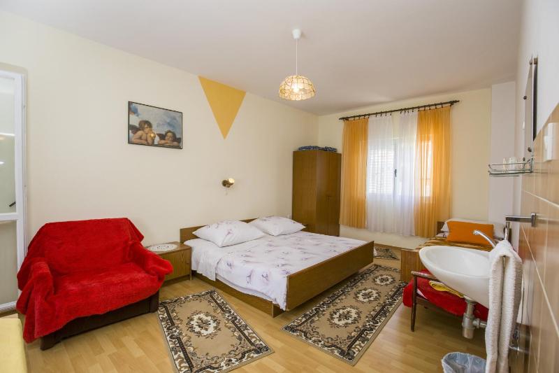 Triple Room image 2