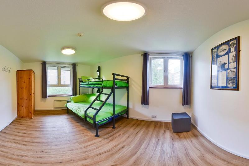 Triple Room with Shared Bathroom image 2