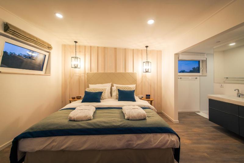 Houseboat - Suite V image 2