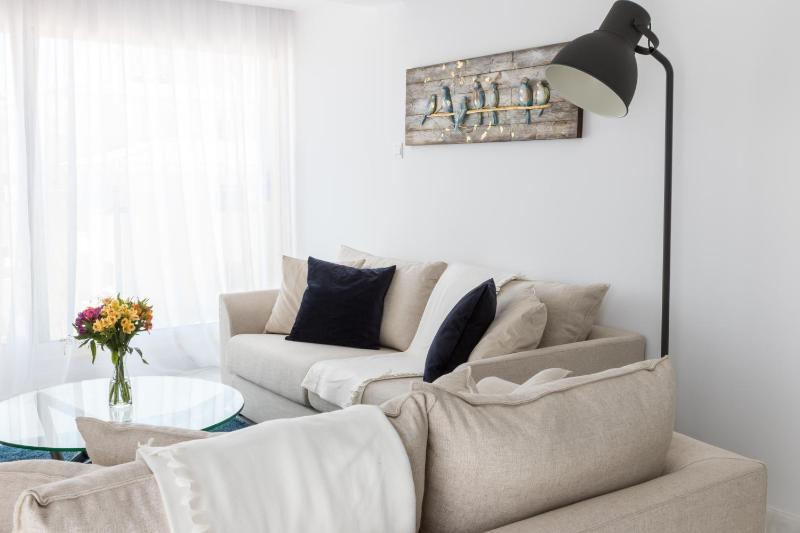 Deluxe Three-Bedroom Penthouse image 3