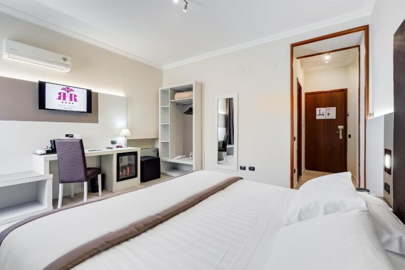 Standard Queen Room image 3