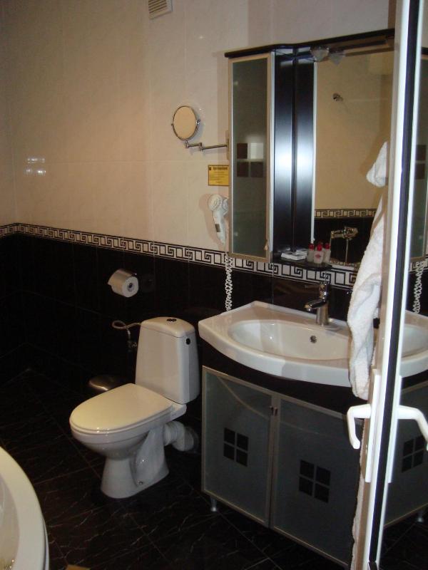 Junior Suite with Jacuzzi Bath image 3
