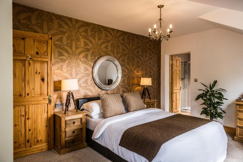 Deluxe Double Room image 3