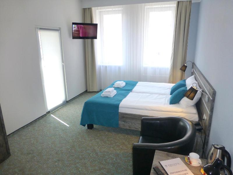 Deluxe Double Room with Balcony image 4
