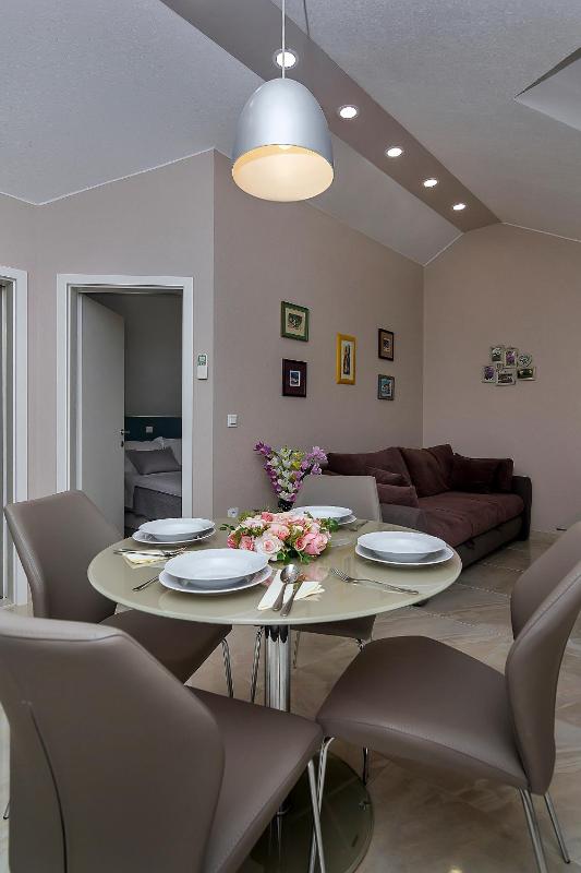 Apartment with Balcony and Sea View image 2