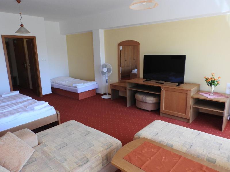 Quadruple Room image 3