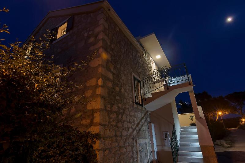 Apartment with Balcony and Sea View image 4