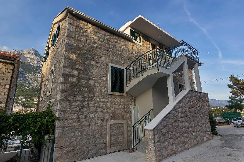 Apartment with Balcony and Sea View image 3