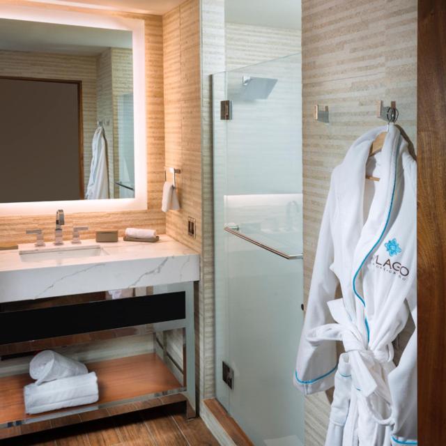 Superior King Room image 2