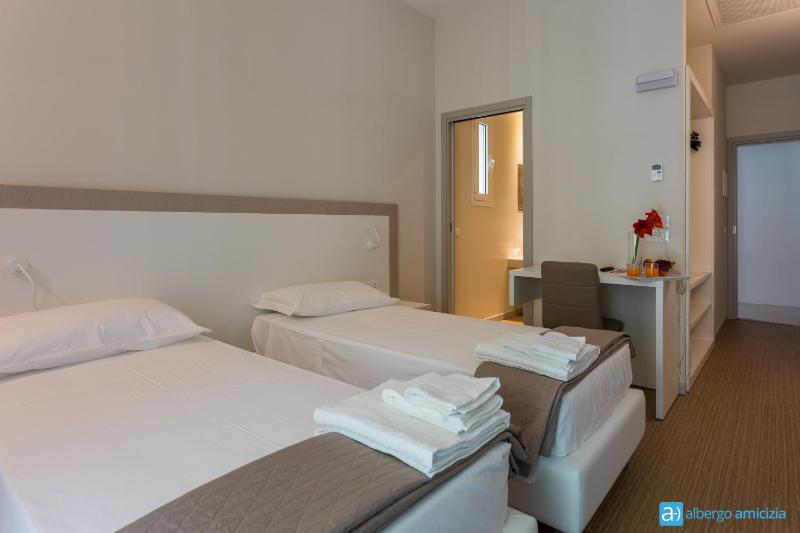 Triple Room with Balcony image 4