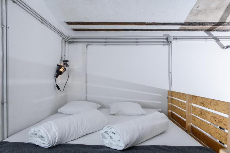 Bunk Bed in Mixed Dormitory Room image 4