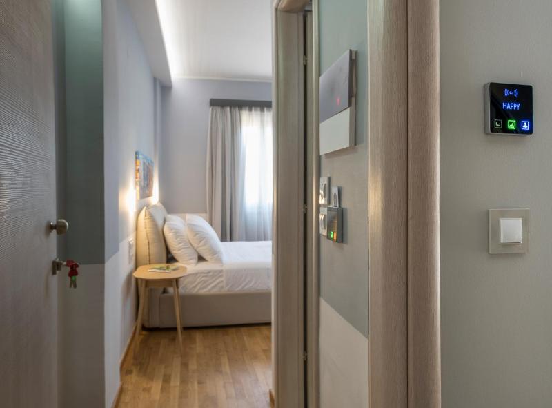 Double Room with Balcony image 4