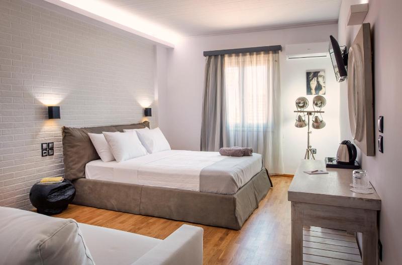 Superior Double Room image 3