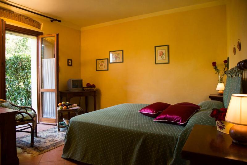 One-Bedroom Apartment image 3
