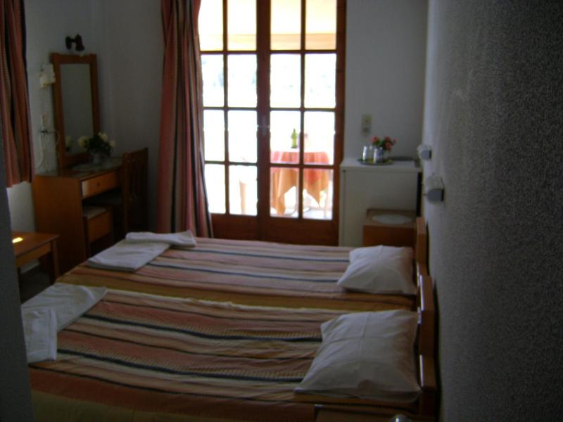Standard Twin Room with Sea View image 3