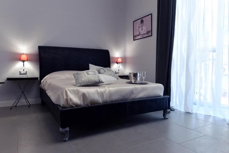 King Suite with Balcony image 2
