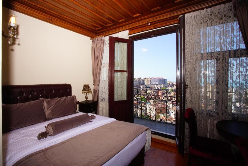 Double Room with Balcony image 1
