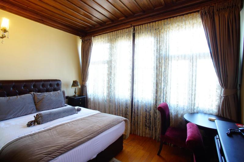 Double Room with Balcony image 3