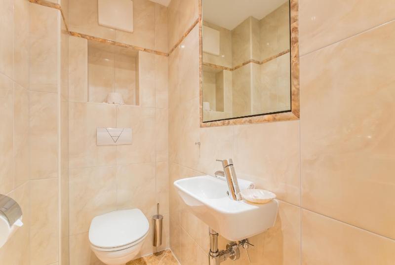 Deluxe Double Room image 2