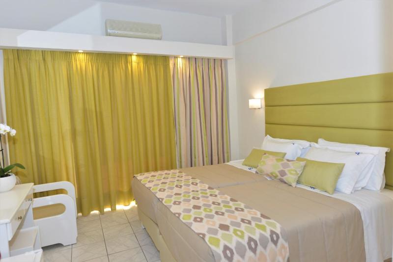 Standard Double or Twin Room with Garden View image 3
