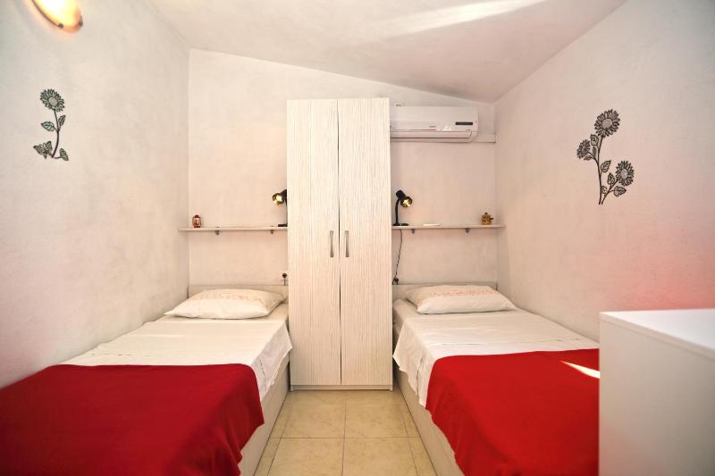Apartmani Niki Hvar - image 7