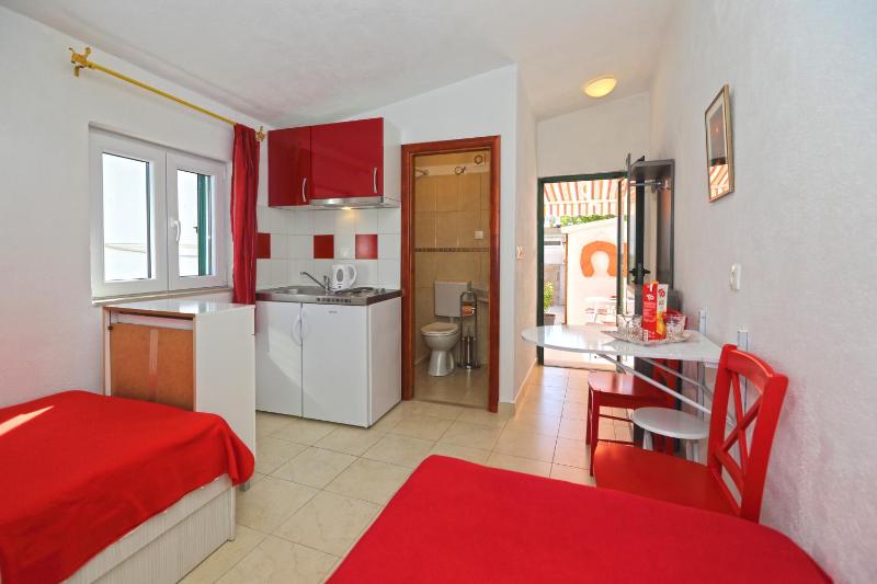 Apartmani Niki Hvar - image 46