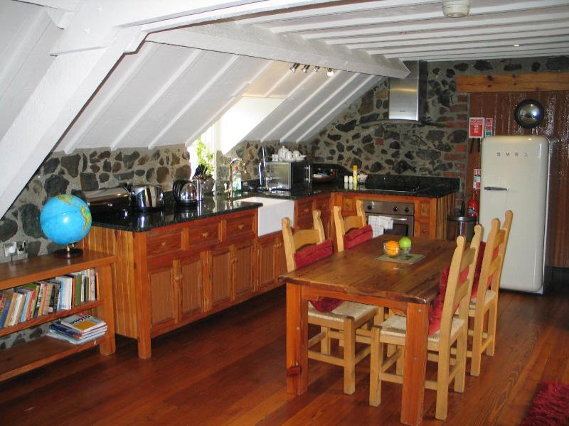 Large Suite image 4